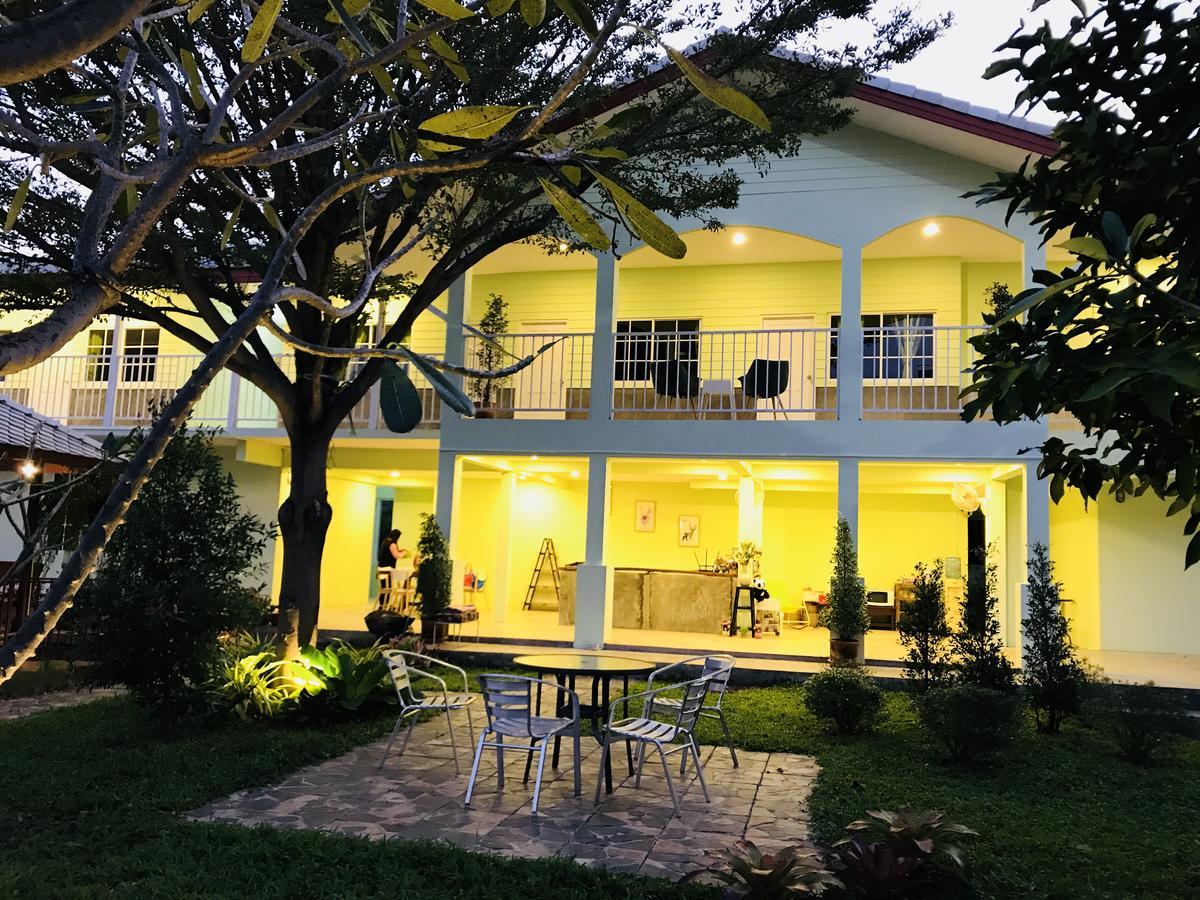 Отель Manyi Boutique House Чиангмай Экстерьер фото