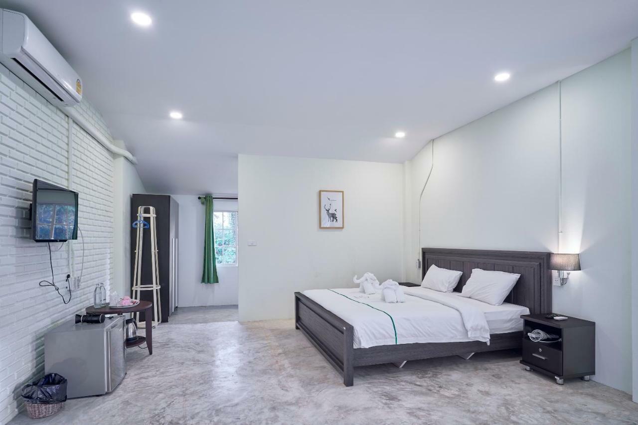Отель Manyi Boutique House Чиангмай Экстерьер фото